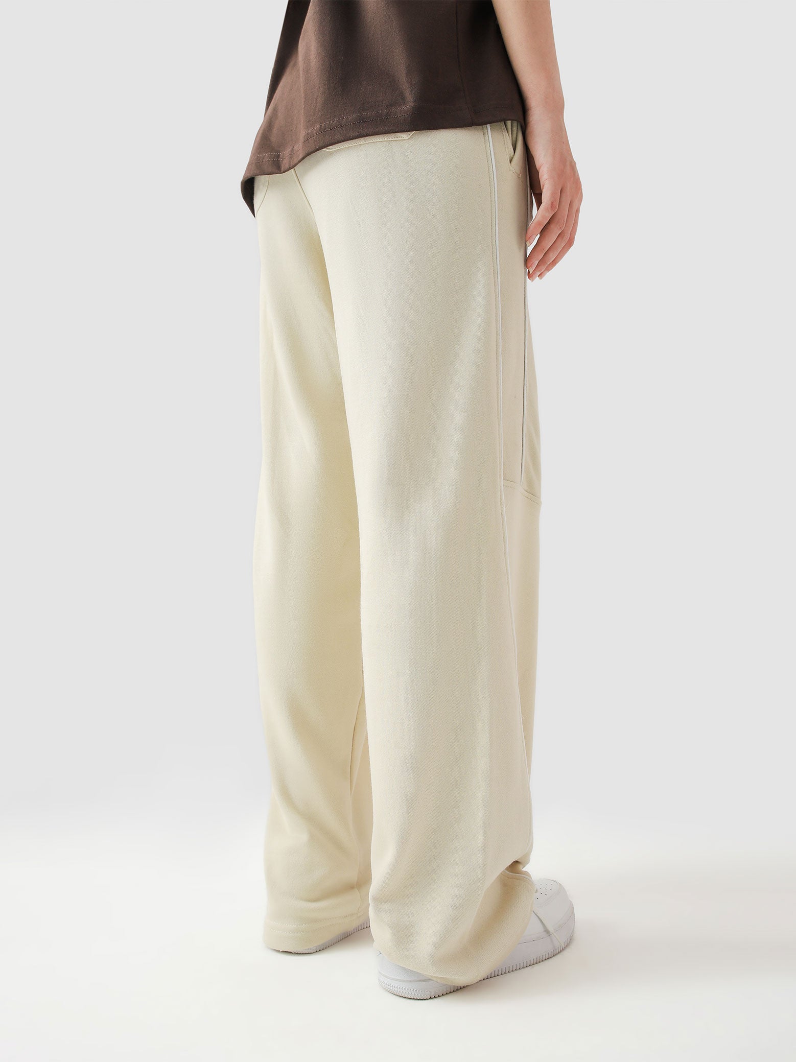 Cream piping trouser male model full body front view contrast detail Pakistan – GROOVY