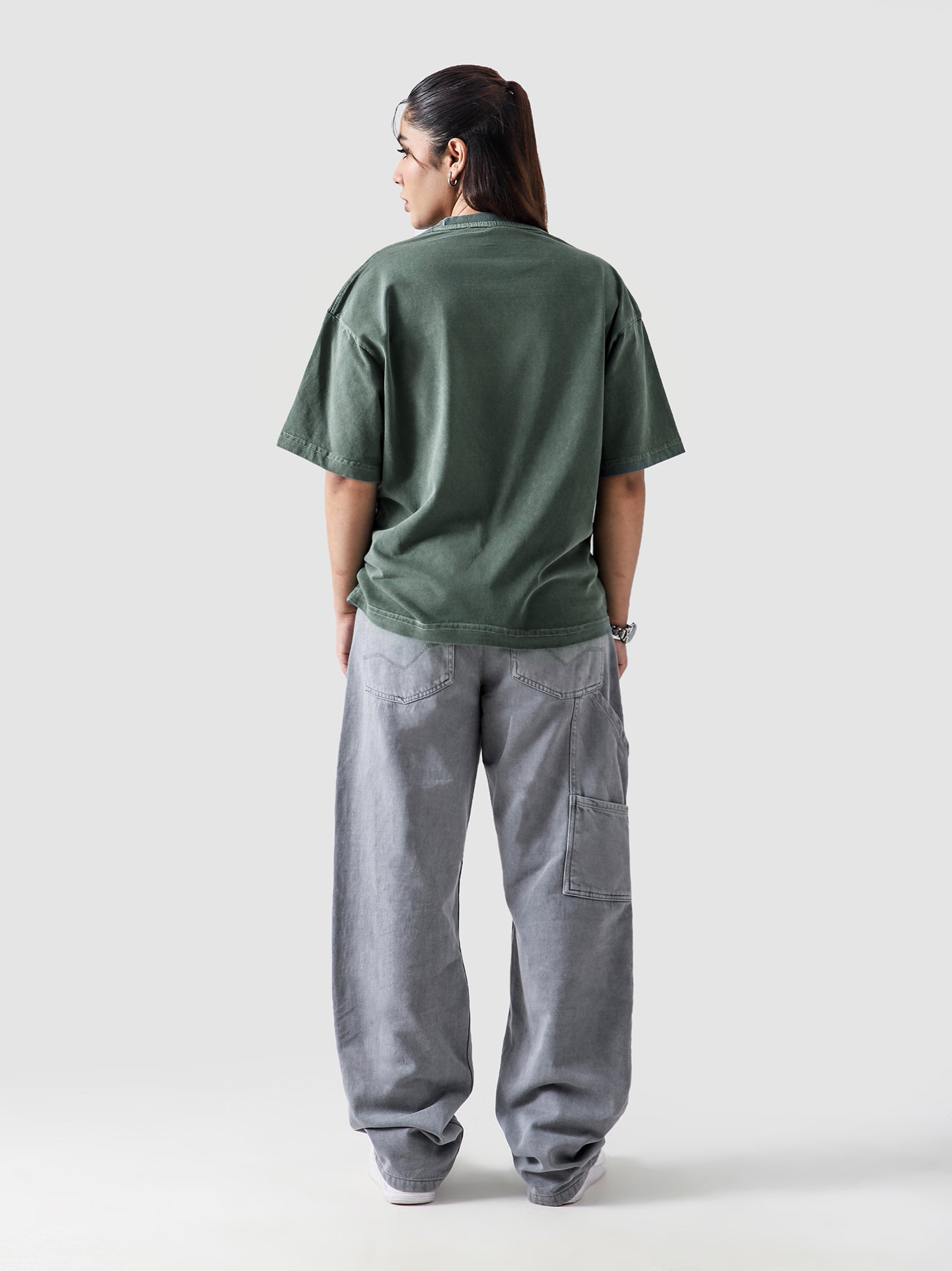 Emerald Green Washed Blank Tee Couple Lifestyle Shot – GROOVY Pakistan