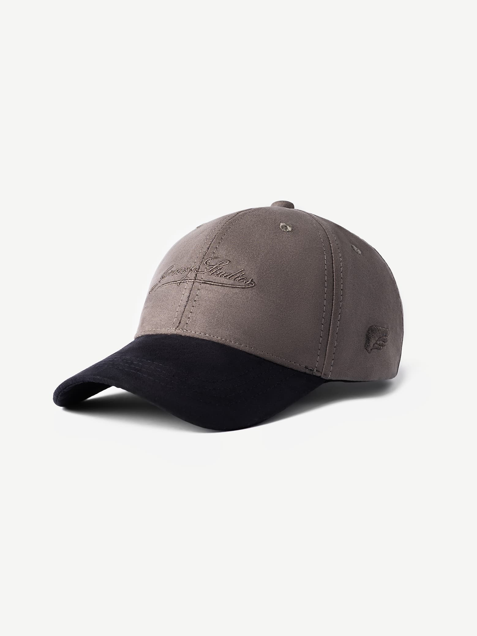 GROOVY Super Suede cap in storm taupe with dark contrast brim and clean embroidery