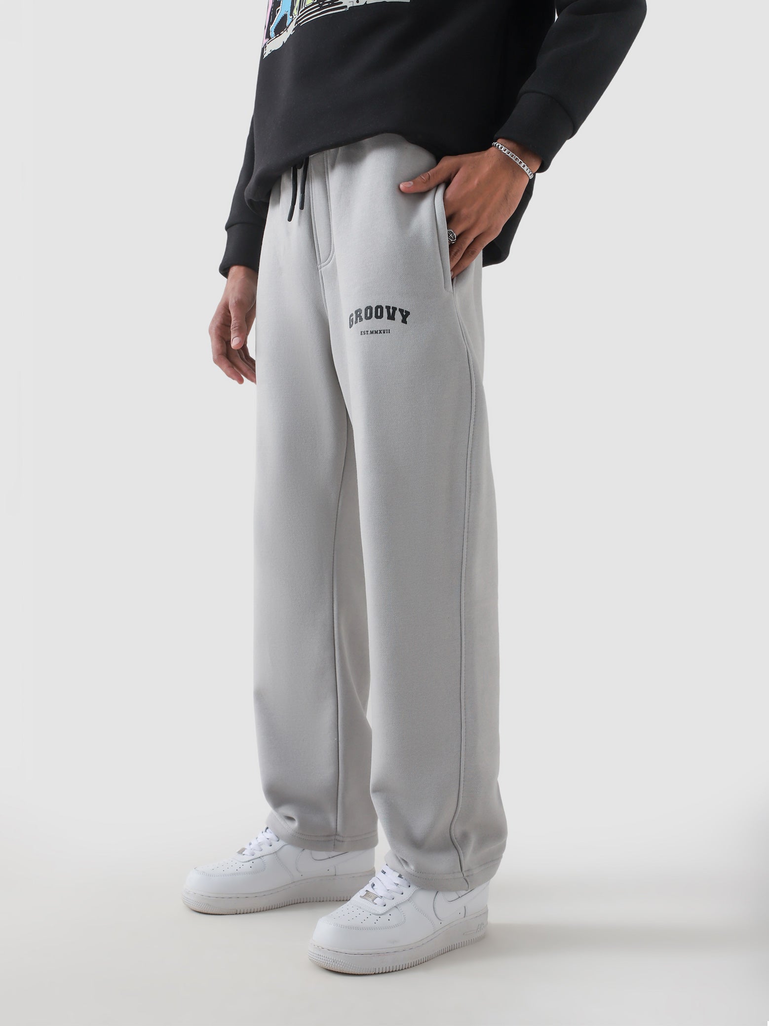 Slate grey trouser female model back view 290 GSM cotton streetwear Pakistan – GROOVY