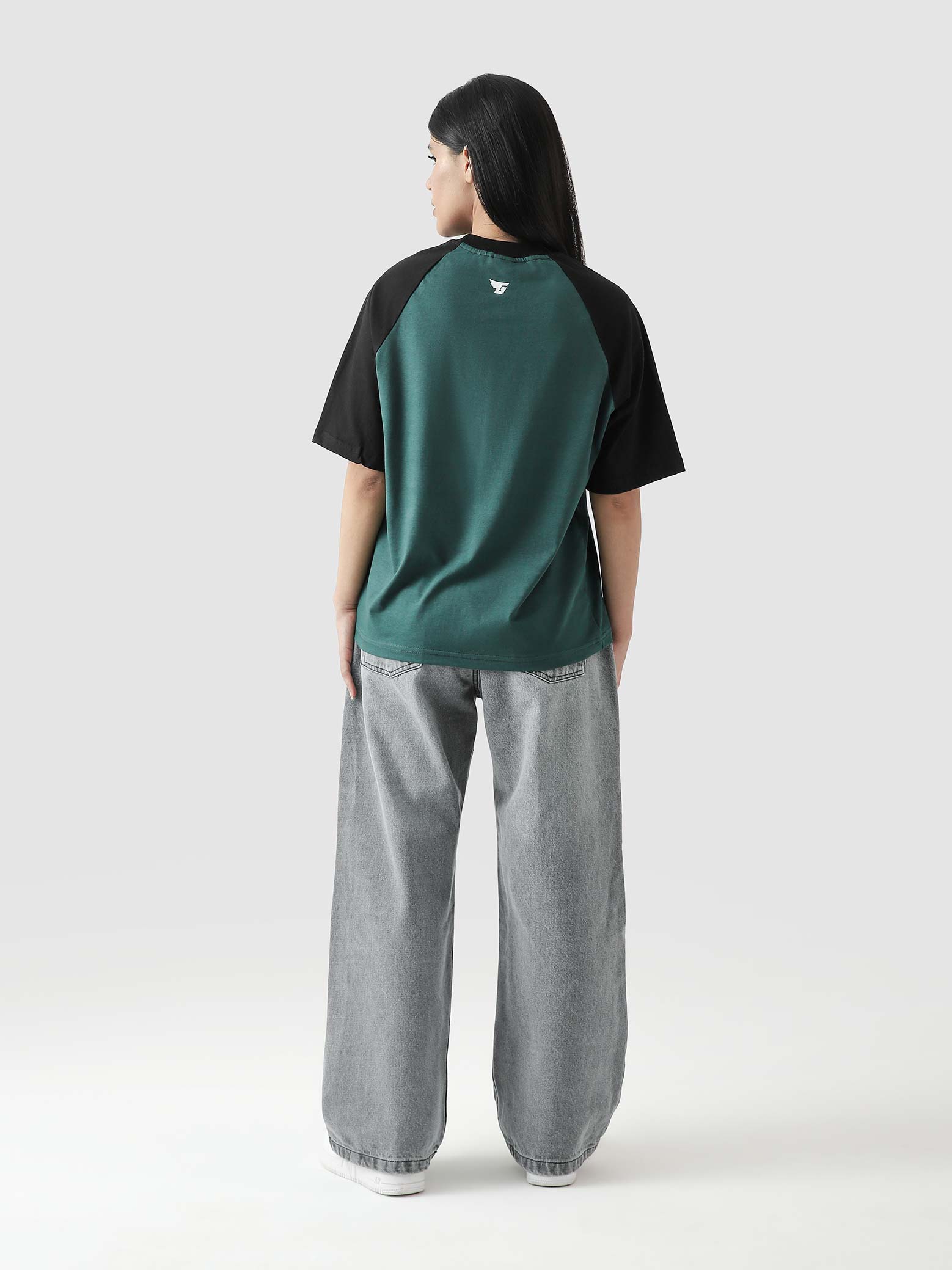CORE tees racing green raglan male model full body front view contrast sleeve Pakistan – GROOVY