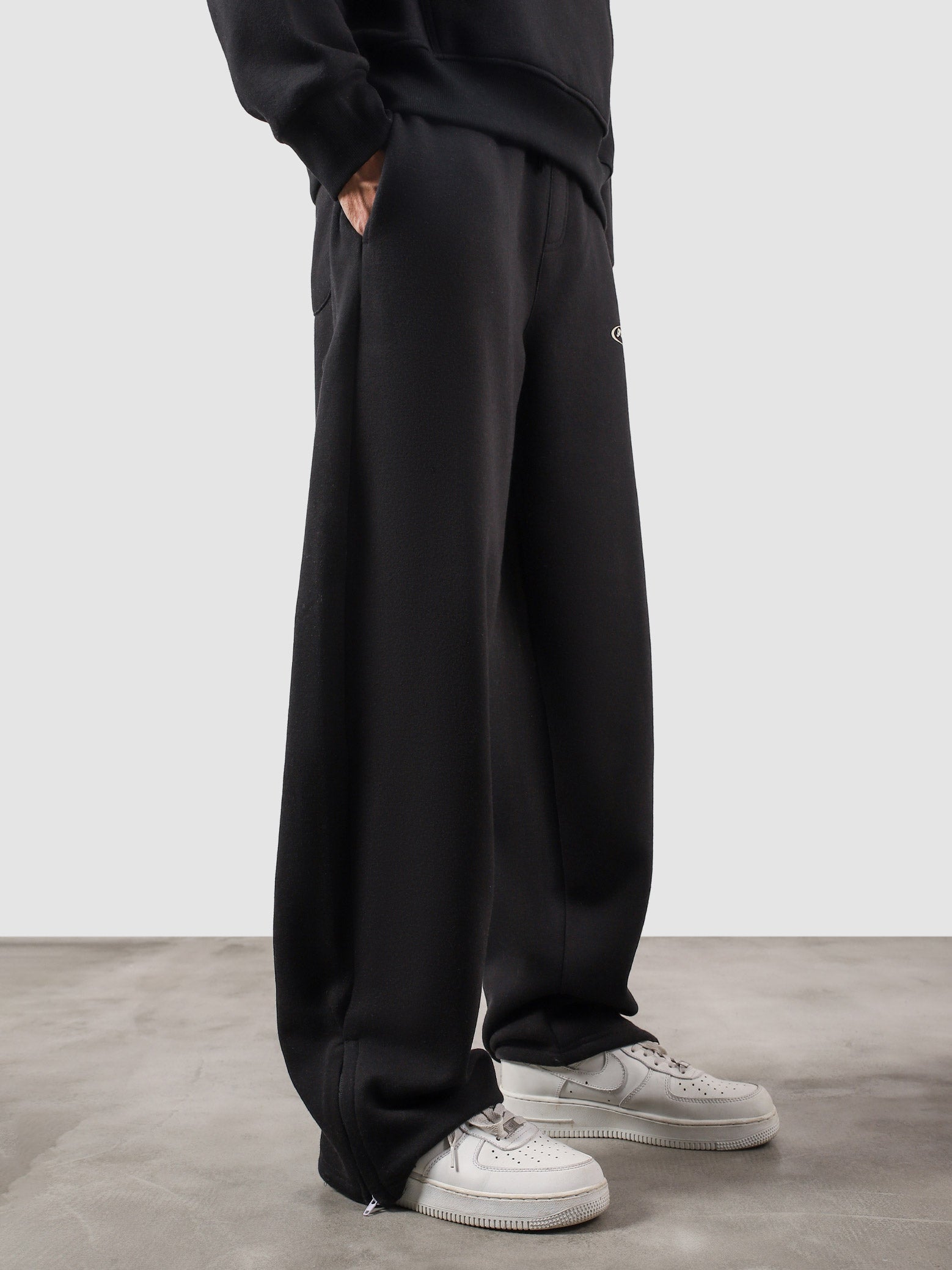Utility Sweats black male model side view full body streetwear Pakistan – GROOVY