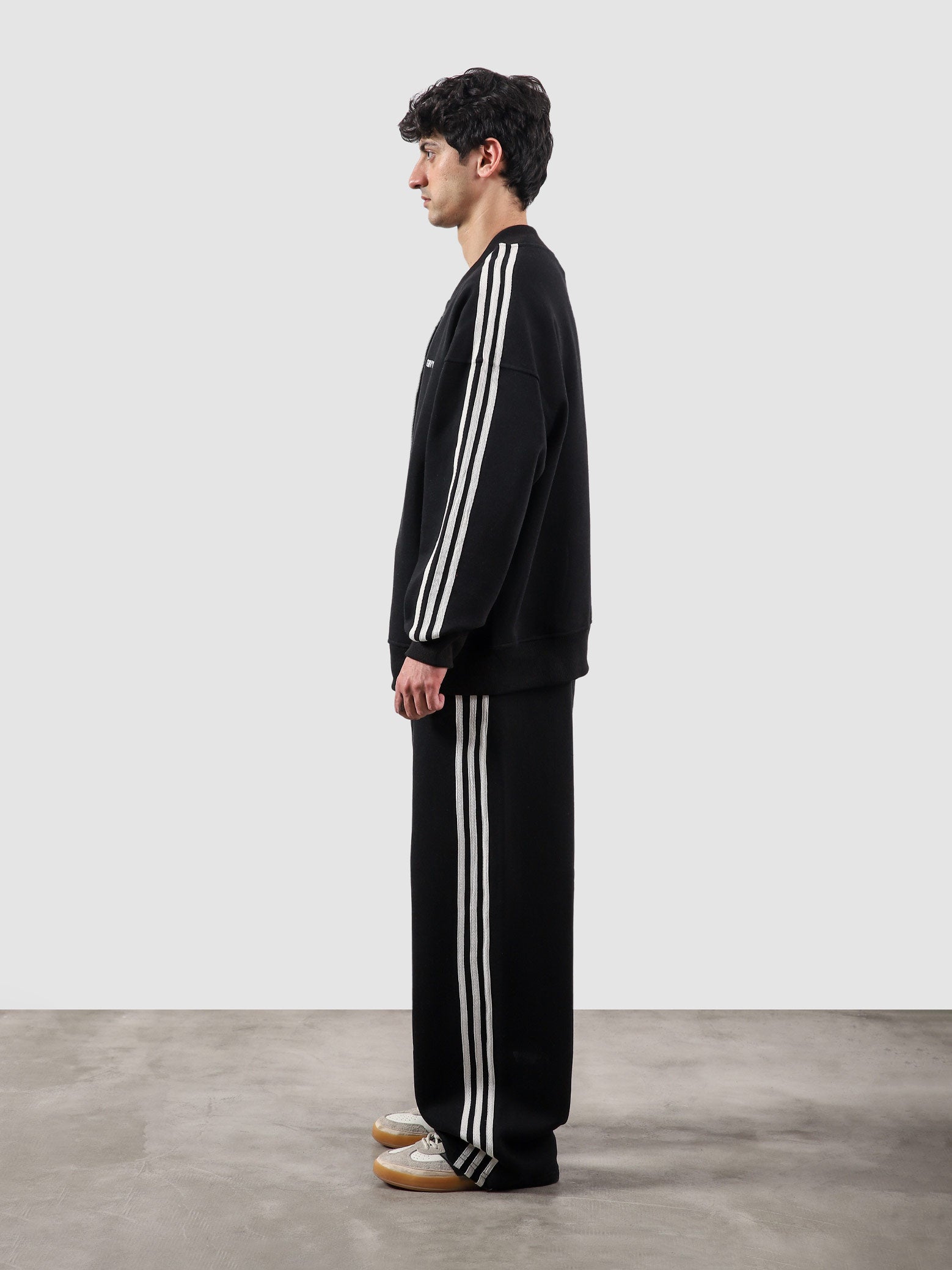 Heritage Top black male model side view full body Pakistan – GROOVY