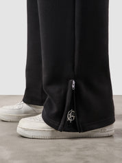 Utility Sweats black female model front view relaxed fit Pakistan – GROOVY