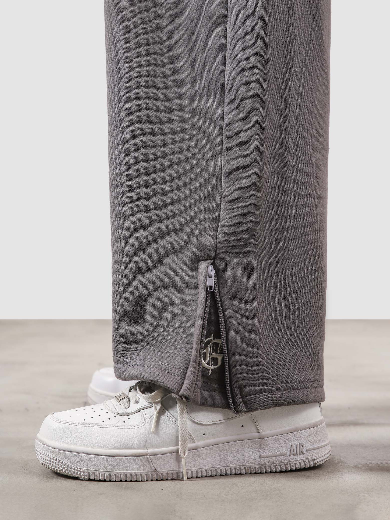 Utility Sweats granite grey female model front view relaxed fit Pakistan – GROOVY