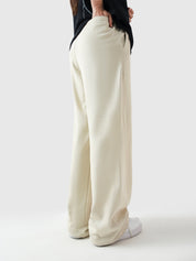 Cream baggy trousers side view full body male model Pakistan – GROOVY