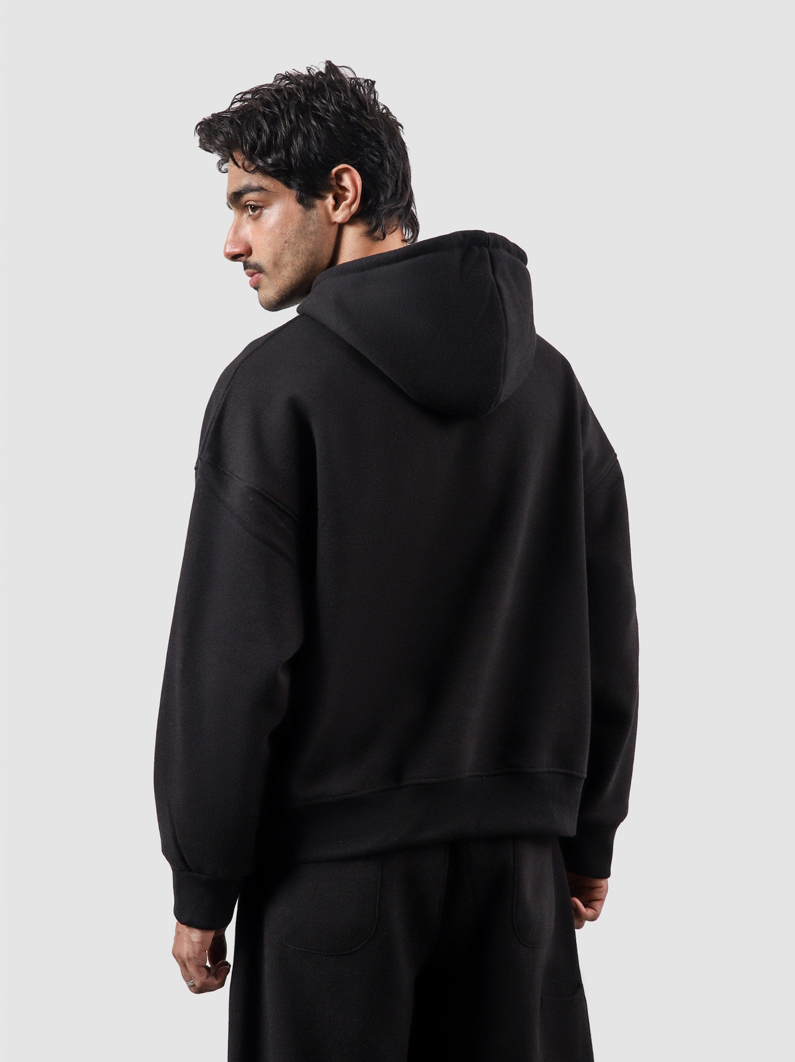 Utility Top black female model front view oversized hoodie Pakistan – GROOVY