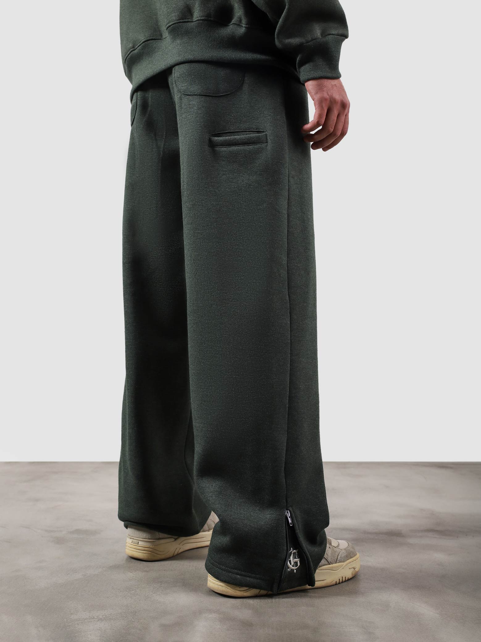 Utility Sweats heather green female model front view relaxed fit Pakistan – GROOVY