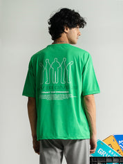 Emerald Green Tee Couple Lifestyle Shot – Never Give Up – GROOVY Pakistan