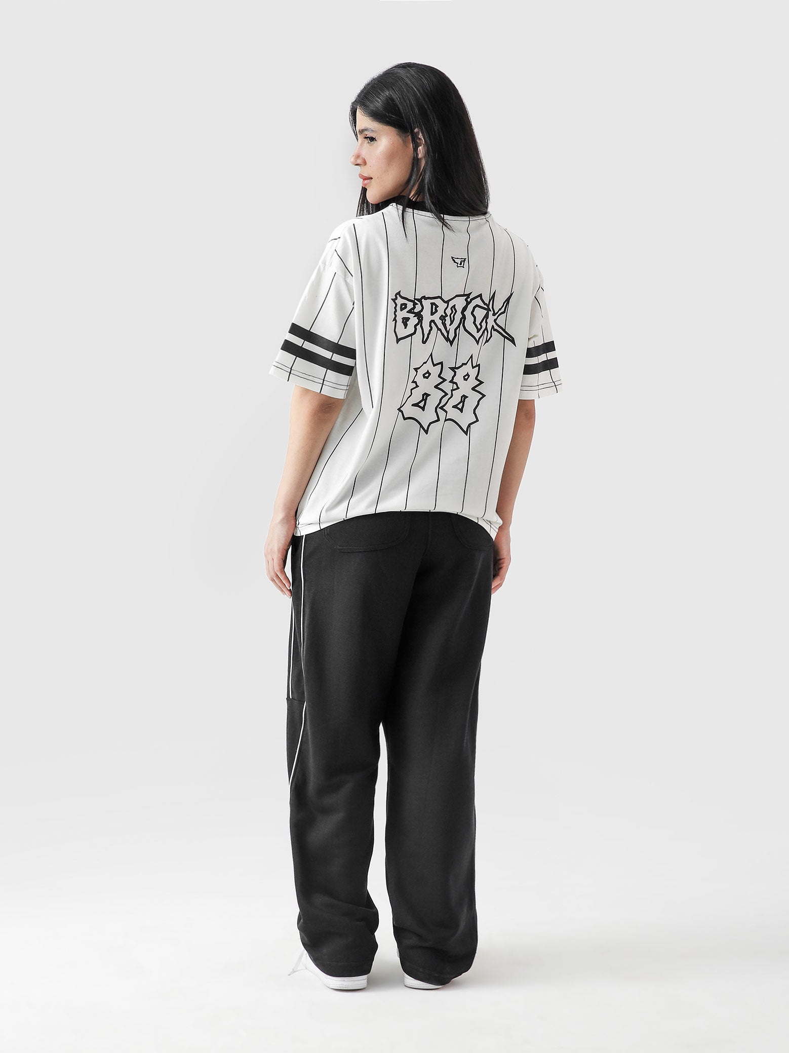 VENOM jersey white couple lifestyle shot oversized streetwear Pakistan – GROOVY