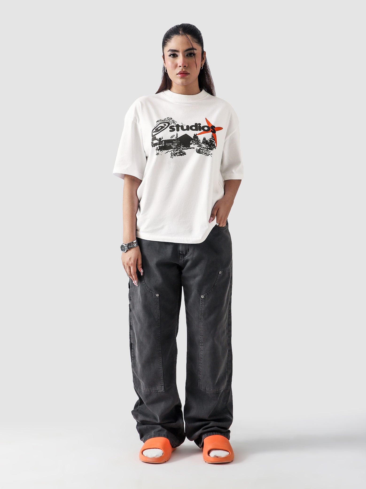 White Oversized Tee Female Model Side View – GROOVY Studios – GROOVY Pakistan