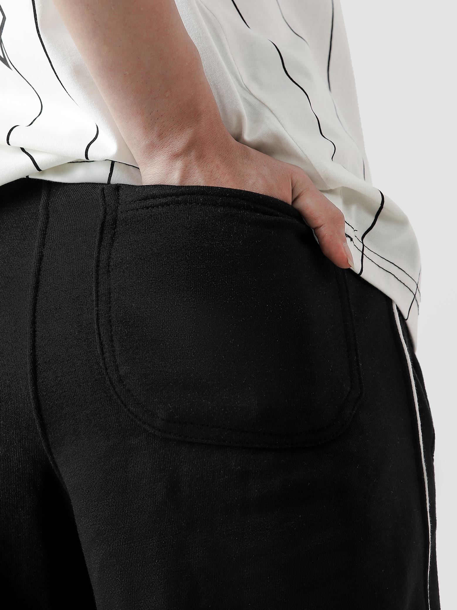 Black piping trouser female model back view contrast piping Pakistan – GROOVY