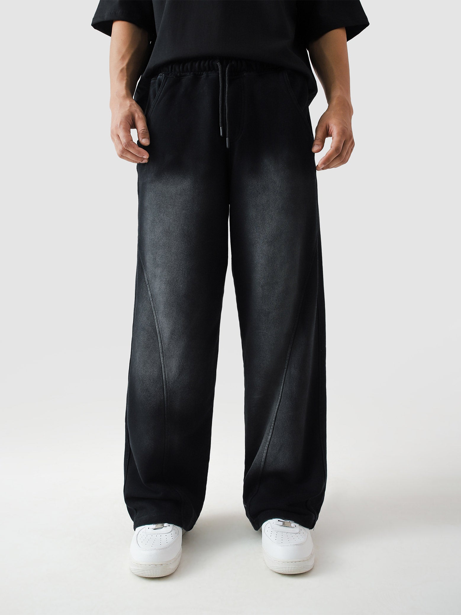 Fade washed trouser couple lifestyle shot streetwear Pakistan – GROOVY