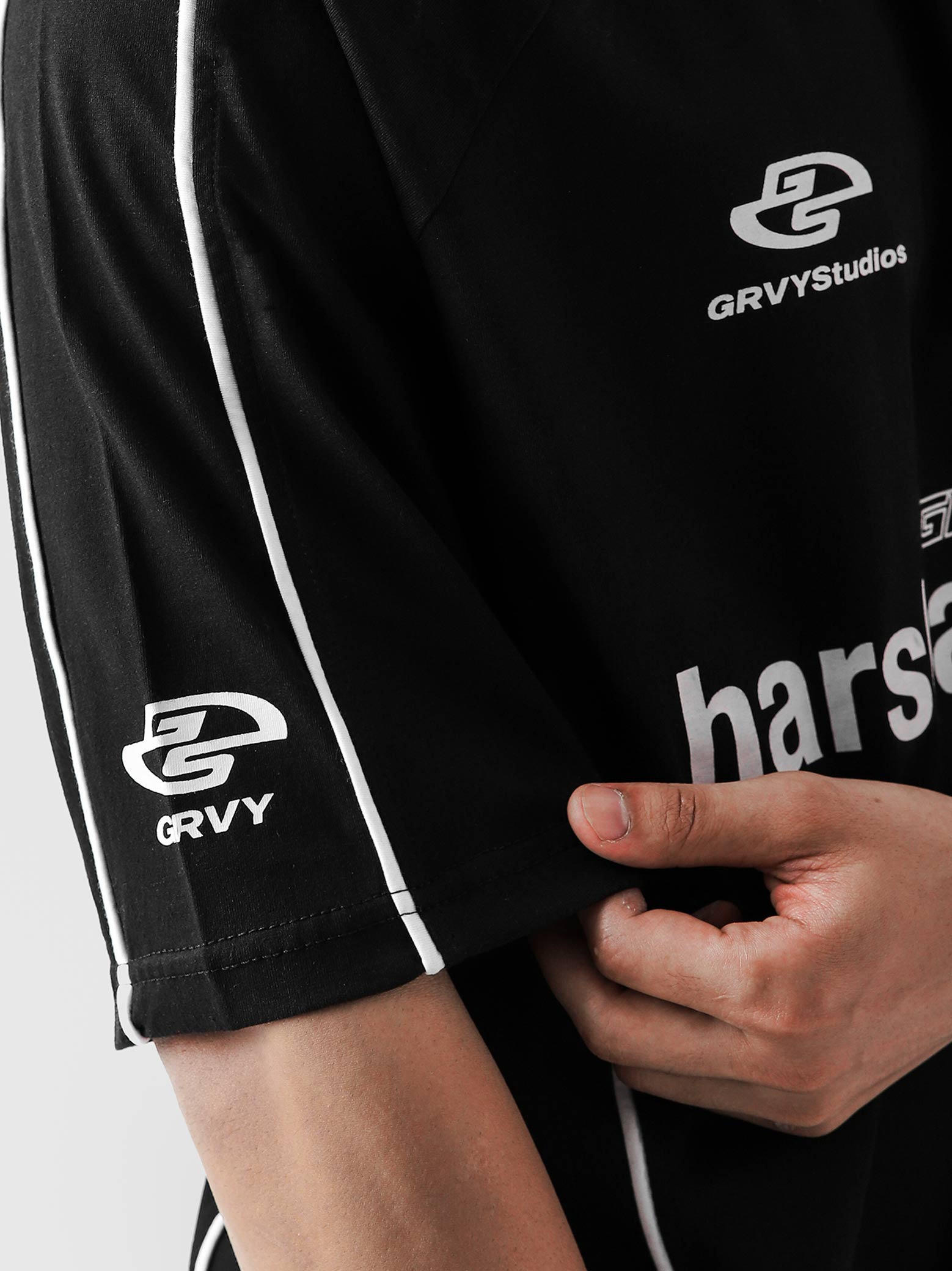HARSH and CRUEL #7 black jersey couple lifestyle shot streetwear Pakistan – GROOVY