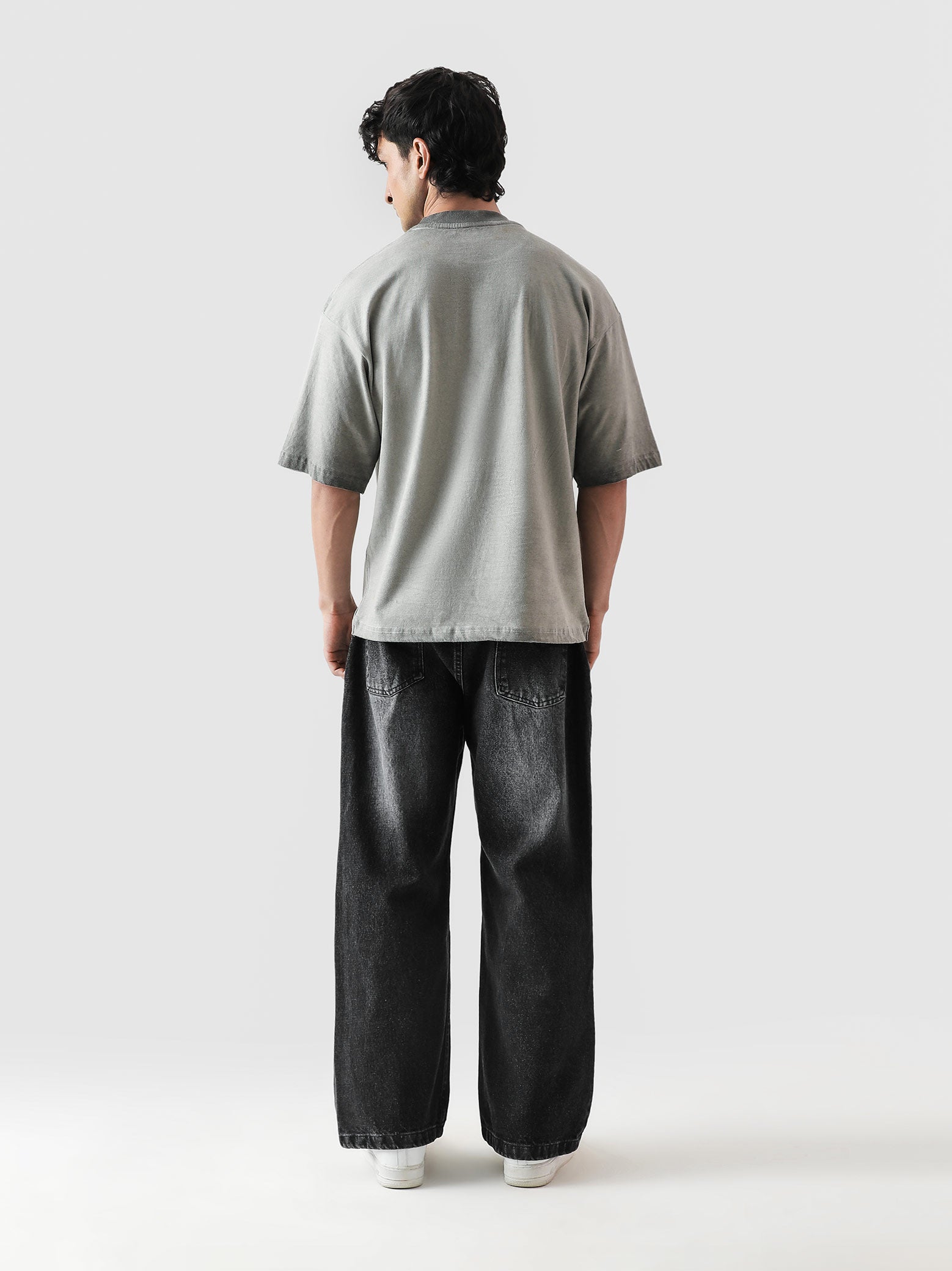 IGRIS Solo Leveling tee closeup IGRIS graphic front detail washed grey Pakistan – GROOVY
