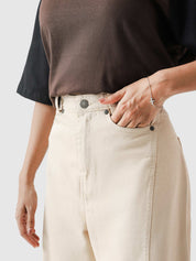 Cream Utility V1 cargos detail shot pocket hardware Pakistan – GROOVY