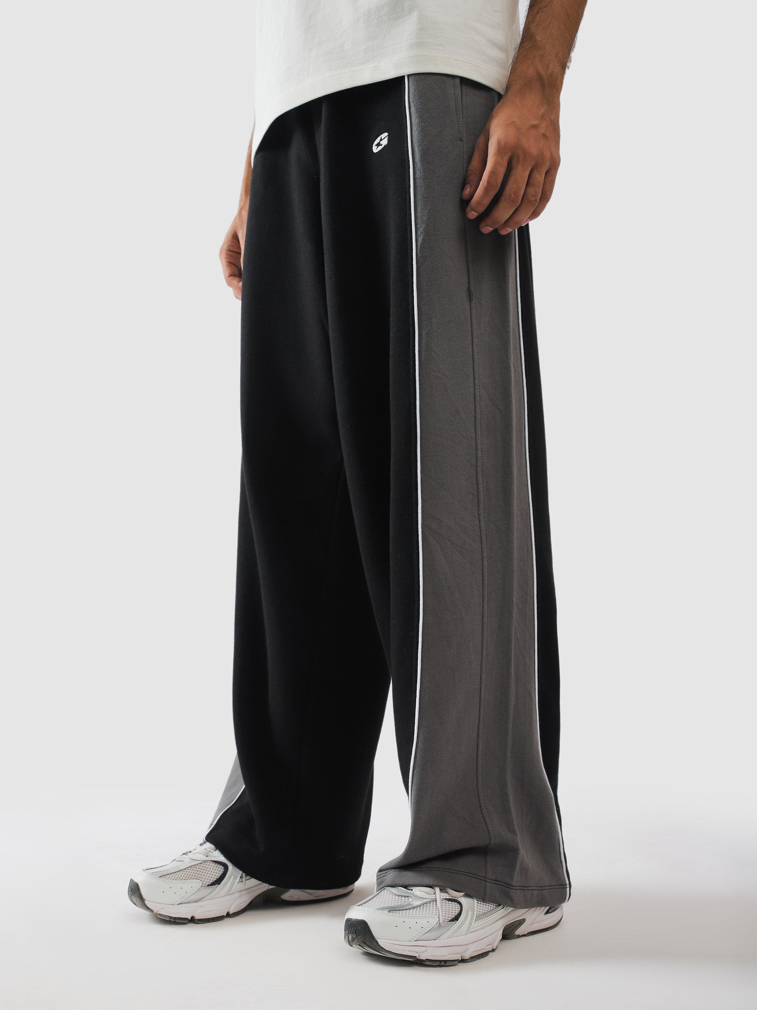 Black terry sweatpants with graphite panel - Daily Drift | GROOVY Pakistan