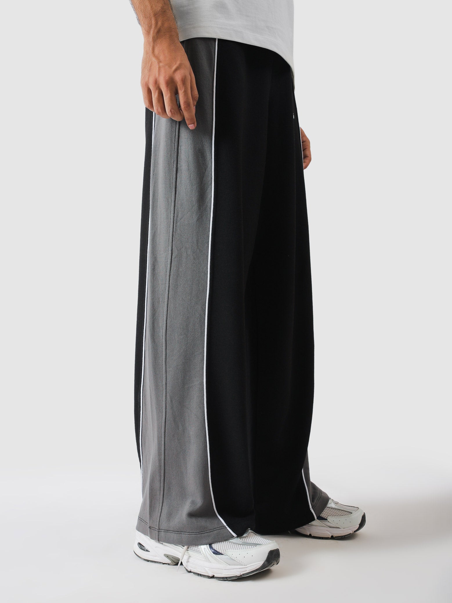 Graphite grey outer panel with white piping - GROOVY Pakistan