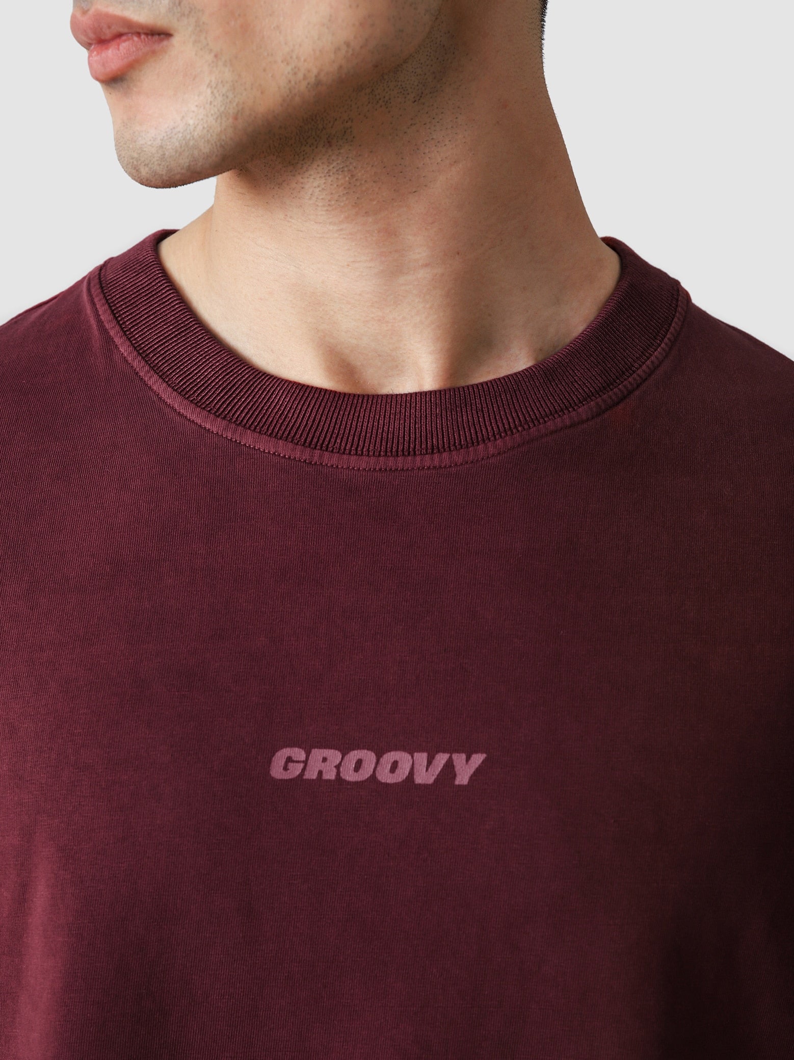 Crimson Washed Blank Tee Female Model Front View – GROOVY Pakistan