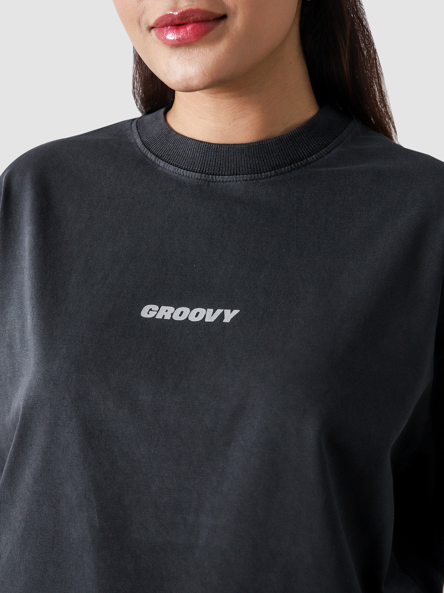 Shadow Grey Washed Blank Tee Female Model Side View – GROOVY Pakistan