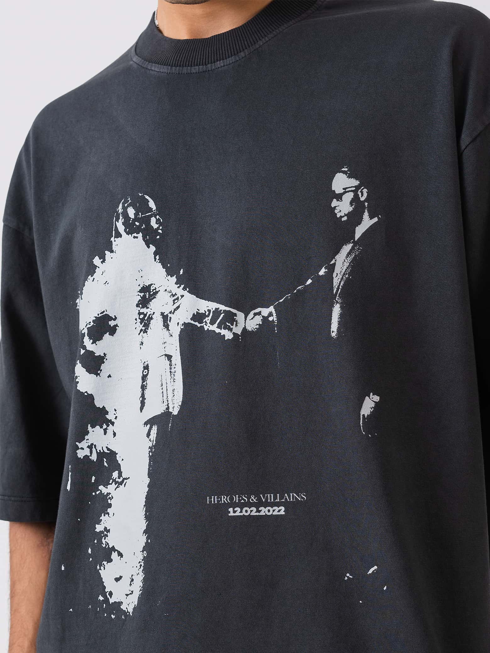 GROOVY black oversized t-shirt, photographic graphic print, Pakistan