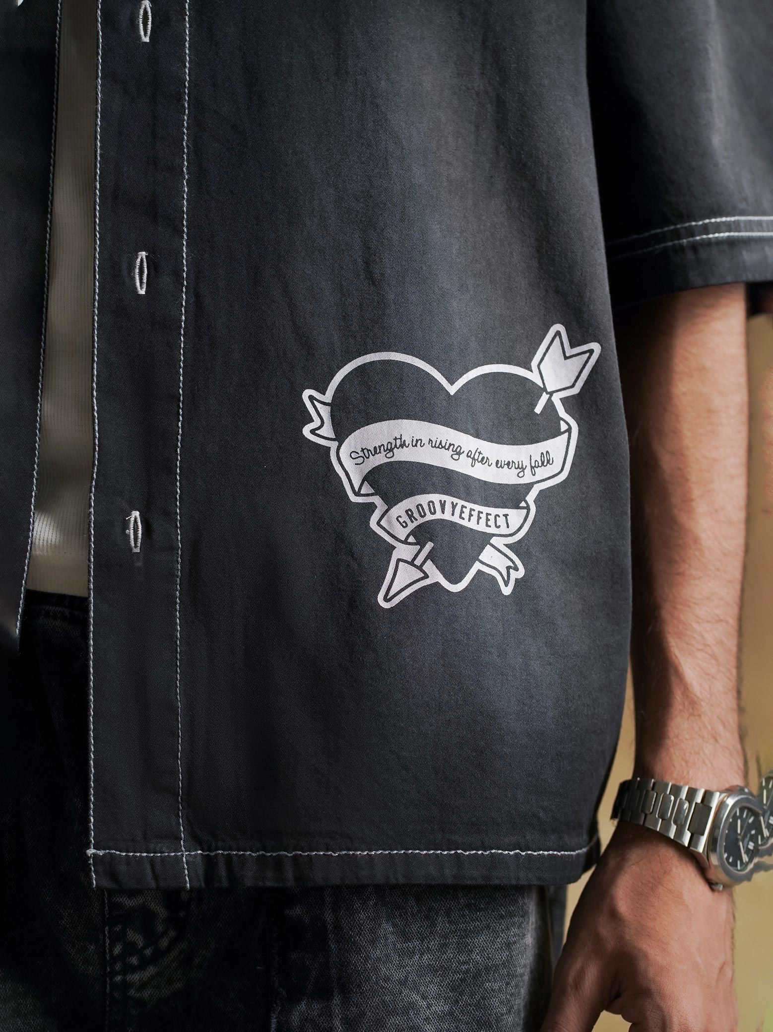 Script print detail on the left chest of a washed shirt - GROOVY Pakistan