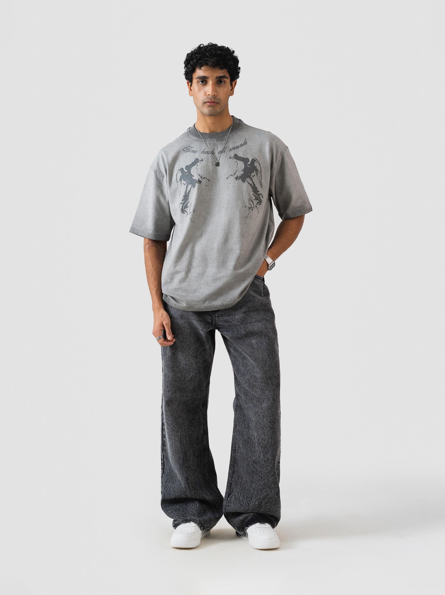 GROOVY washed grey oversized t-shirt, graphic print, Pakistan